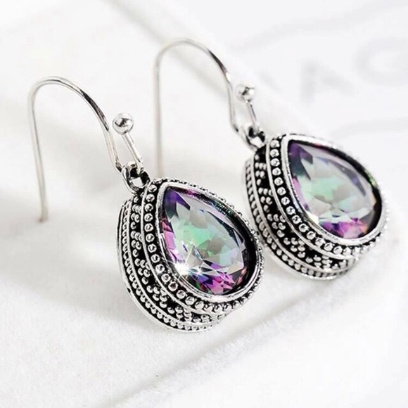 Trendy boutique Jewelry - 🆕💧Beautiful Earrings Water Drop Iridescent Silver  NWT